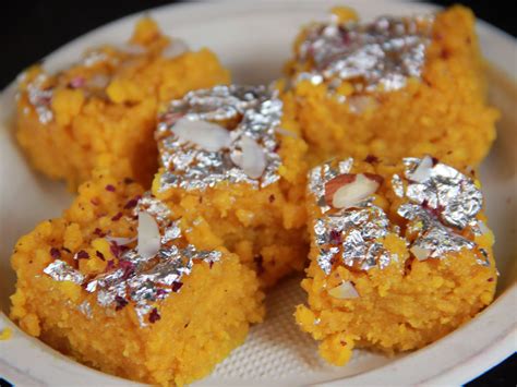 delicious sweet dishes  serve  diwali