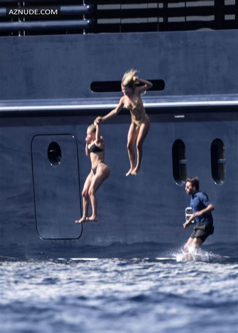 Sofia Richie Shows Off Her Bikini Body On A Yacht In Capri