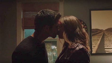 ‘teen Wolf’ Sneak Peek Scott And Malia Kiss For First Time