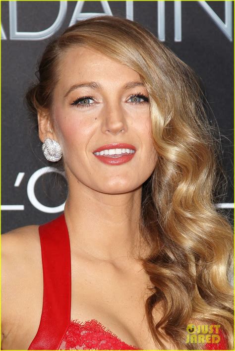 blake lively s hubby ryan reynolds gets a little protective on twitter