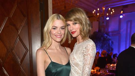 Taylor Swift Has A Bunch Of New Best Friends