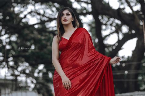 yashika aannand in red saree stills at iwf awards 2020