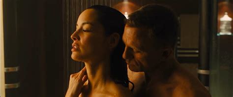 bérénice marlohe nue dans skyfall