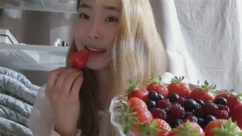 Asmr 딸기 생크림 이팅사운드🍓 Youtube