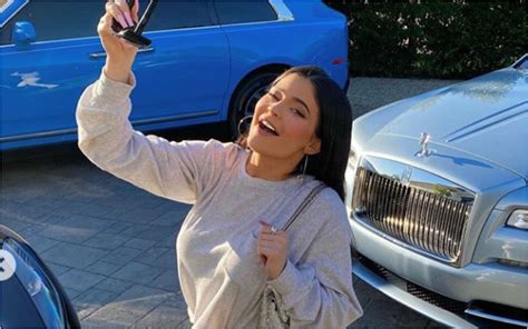 Kylie Jenner Puts A Halt To Sultry Pics Shows Off Her Happy Mood