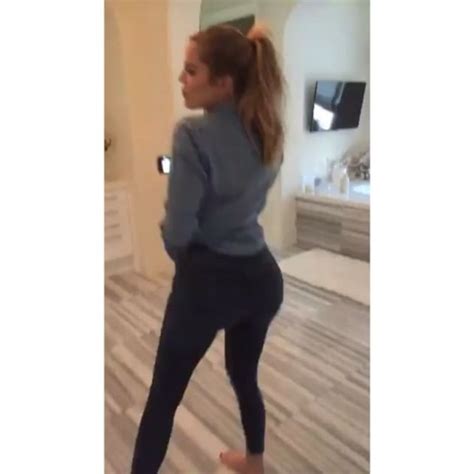 khloe kardashian gives kylie jenner ass shaking lessons in
