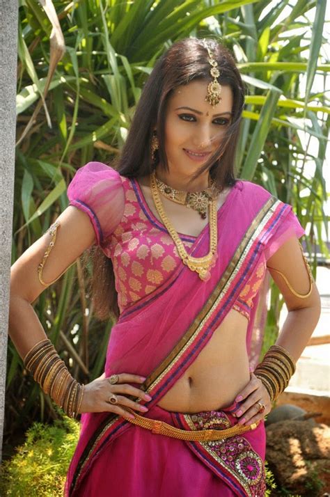 actress anu smruthi hot navel pics in saree hd photos southactressbuzz