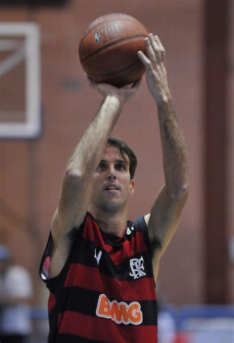 marcelinho faz historia  flamengo vence  nbb liga nacional de basquete