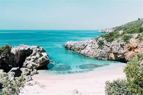 road trip en albanie les  belles plages de la riviera albanaise black  wood voyage