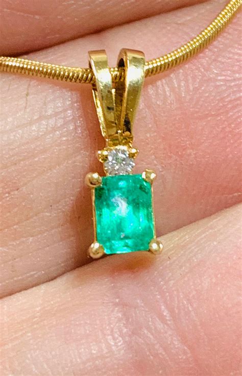stunning vintage ct gold emerald diamond pendant     ct