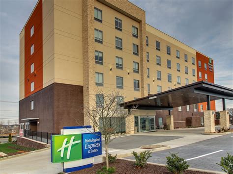 hotel  bridgestone arena holiday inn express suites nashville