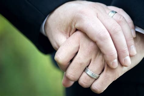 10 tips to choose wedding rings for gay couples