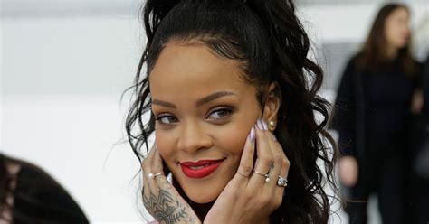 what does rihanna want for christmas her answer is graphic and classic