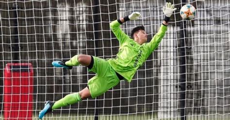 ajax keeper van den heuvel  neemt afscheid eens ajacied altijd ajacied voetbalprimeur