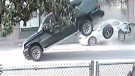 Watch Suv Crashes Into Two Vehicles Parked On Heights Street Police