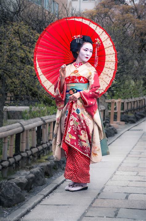geisha poses   photograph  kyoto japanese geisha kyoto art