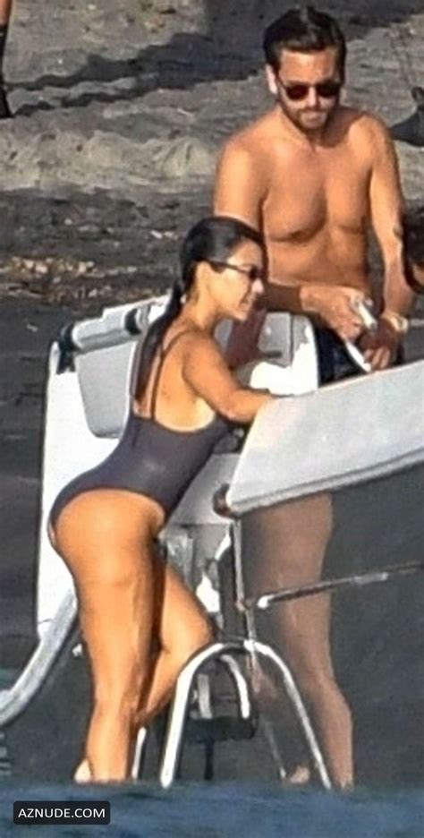 kourtney kardashian sexy in costa rica filming with scott disick 19 06