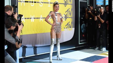 Miley Cyrus Hosts The Mtv Vmas Check Out All Her Outfits 234star