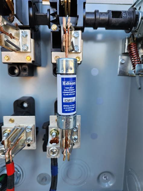 compliant eaton  fused disconnect  fuses relectricians