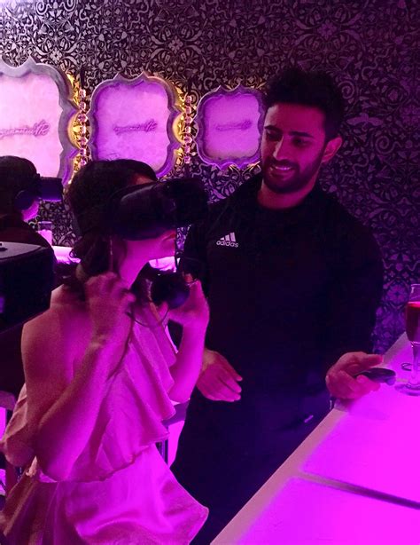 nyx and samsung released a virtual reality makeup tutorialhellogiggles