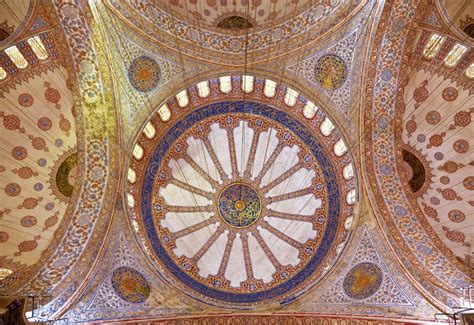 interne mening van blauwe moskee en gelovigen redactionele stock foto afbeelding bestaande uit