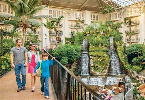 gaylord opryland resort  reopening  doors  cleveland daily banner