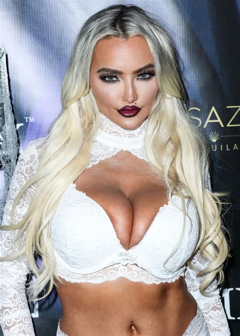picture of lindsey pelas