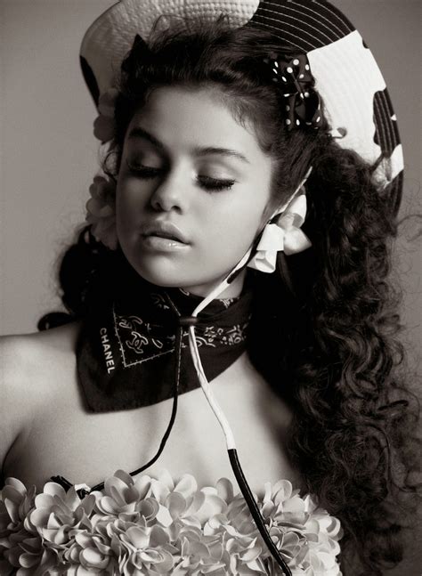 It S Girly Blog Selena Gomez V Magazine Covershoot