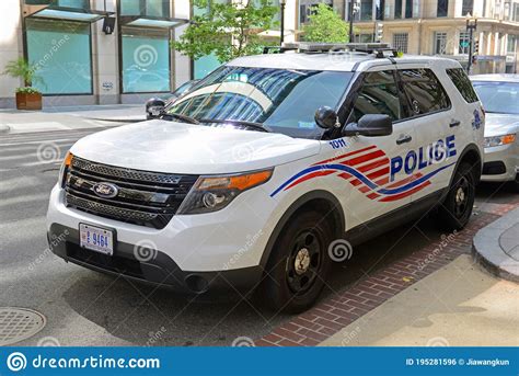 military police car patrols  washington dc usa editorial photo image  landmarks