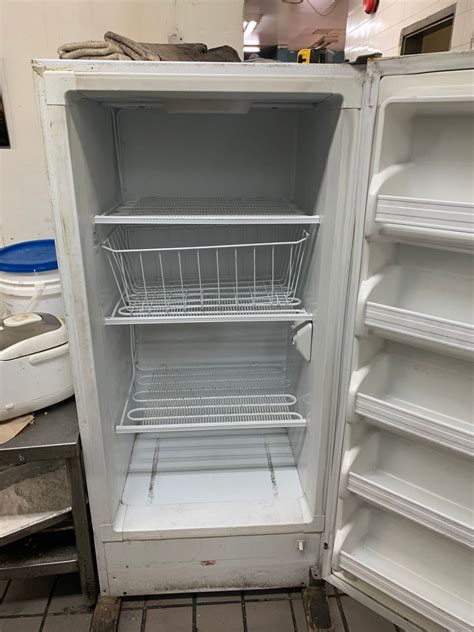 Kenmore White Single Door Upright Freezer 26 X 28 X 60