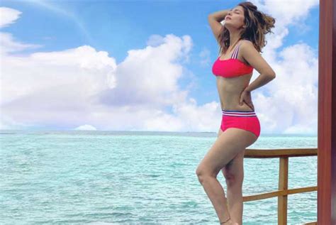 Hina Khan Flaunted Her Well Toned Body In Bikini