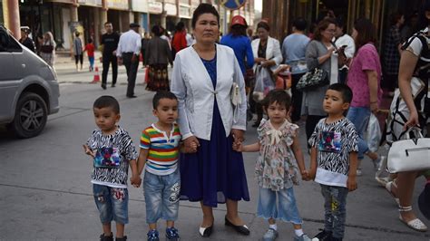 uiguren  china geburtenkontrolle mit gewalt tagesschaude