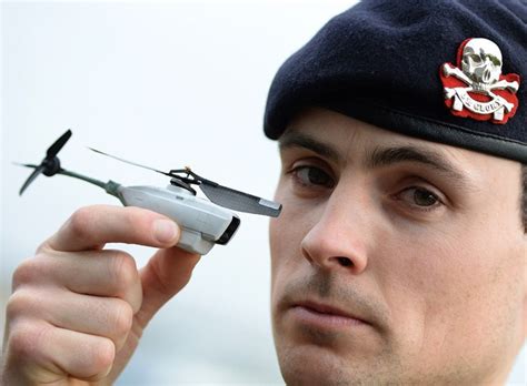 teknologi  balik senjata cerdas  drone militer