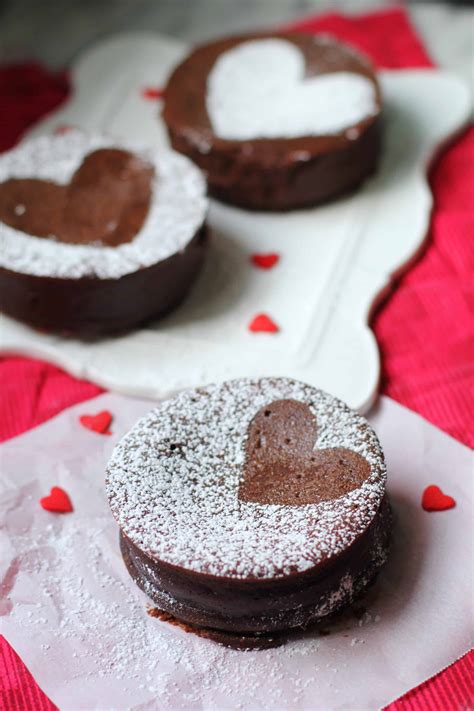 mini flourless chocolate cakes  baker chick
