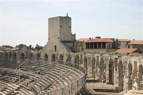 arles amfitheater binnenkant het hunebed nieuwscafe