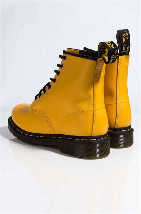 dr martens  smooth boot  yellow lace  combat boots boots dr martens shoes