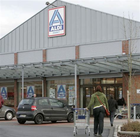 discounter kultur im aldi geschaeft ist deutschland ganz bei sich welt