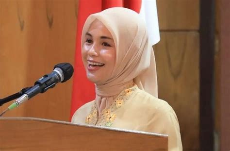 10 Potret Siti Atikoh Istri Ganjar Pranowo Yang Jarang Terekspos Dan