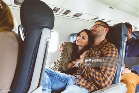Couple Voyageant Par Avion Photo Getty Images