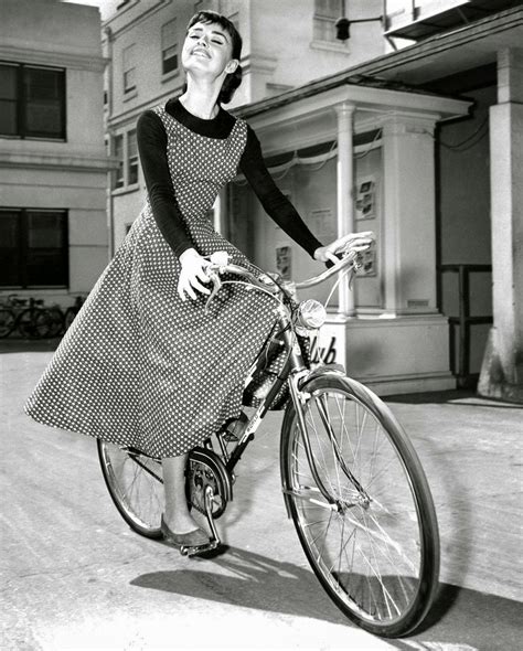 22 interesting vintage photographs of hollywood actresses ride their bikes in the 1950s