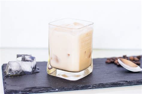 learn how to make a great white russian cocktail