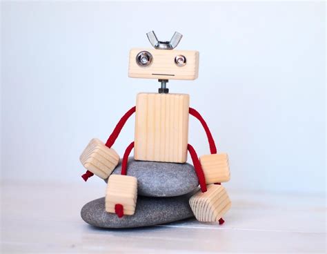 robot de juguete de madera robot de madera regalo robot etsy muneco