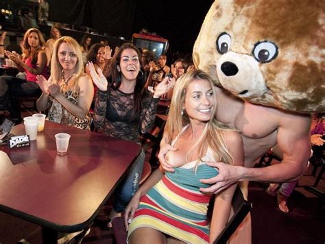 Pretty Faces Get Fucked By The Dancing Bear Free Porn 9c