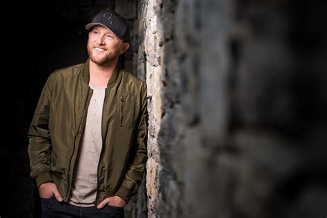 cole swindell s all of it addresses losing his dad falling in love