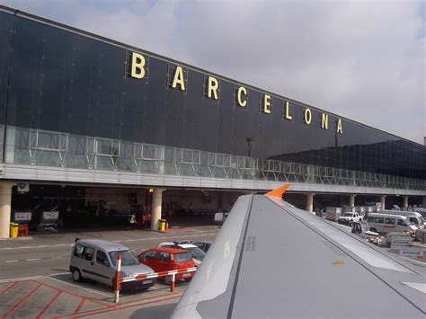 barcelona airport vervoer vliegveld el prat naar centrum trein taxi