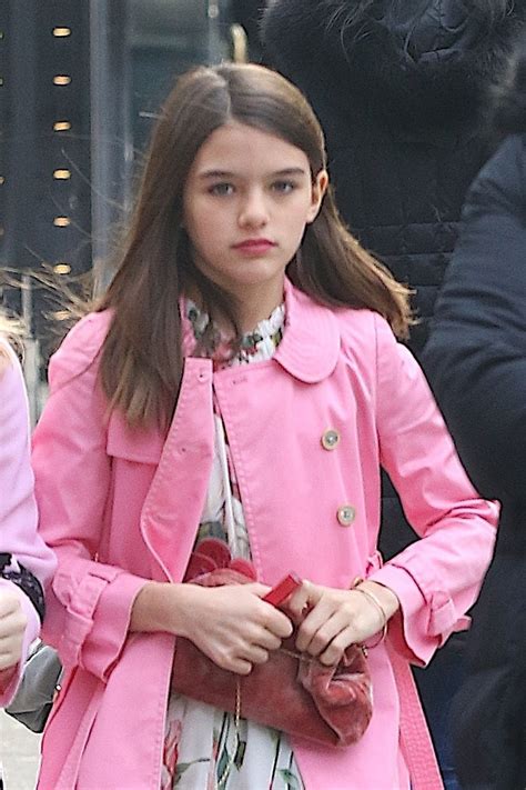 suri cruise   cala  rozu  kolezankami na spacerze kozaczekpl