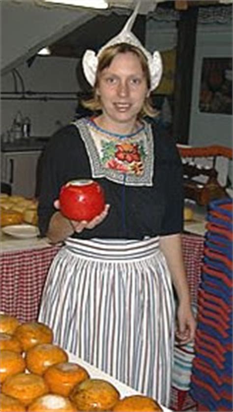 folkcostumeembroidery costume  volendam north holland  netherlands