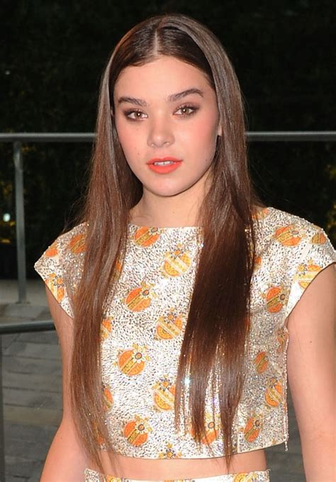 New Proof That Bangs Can Transform Your Whole Look Hailee Steinfeld