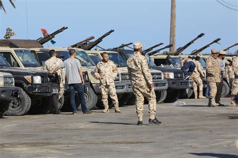 pulls forces  libya  fighting approaches tripoli