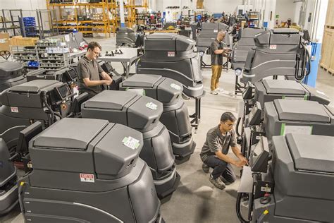 robots zorgen voor schone vloeren  magazijnen dhl warehouse totaal